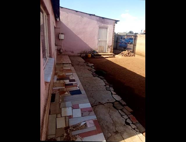 2 BEDROOM HOUSE FOR SALE IN SOTHO SECTION